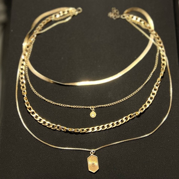 Jewelry - ✨ Layered Stacked Gold Star Necklace 💫